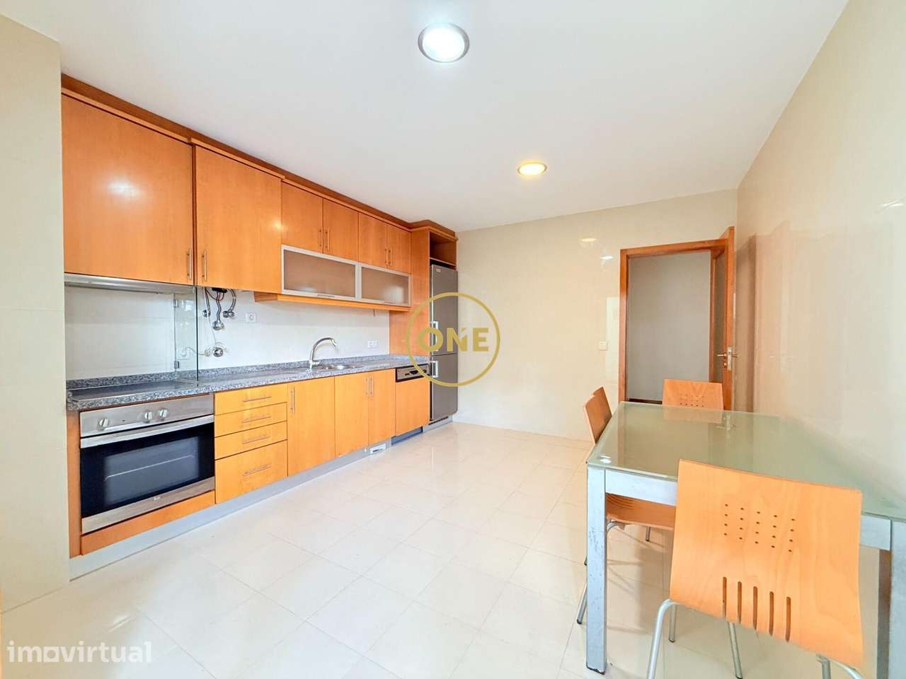 Apartamento T2 em Árvore – Excelentes Áreas, Garagem Fechada para 2 Ca - Grande imagem: 5/24