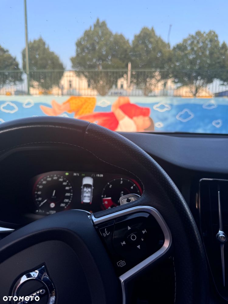 Volvo XC 60 D5 SCR AWD R-Design - 19