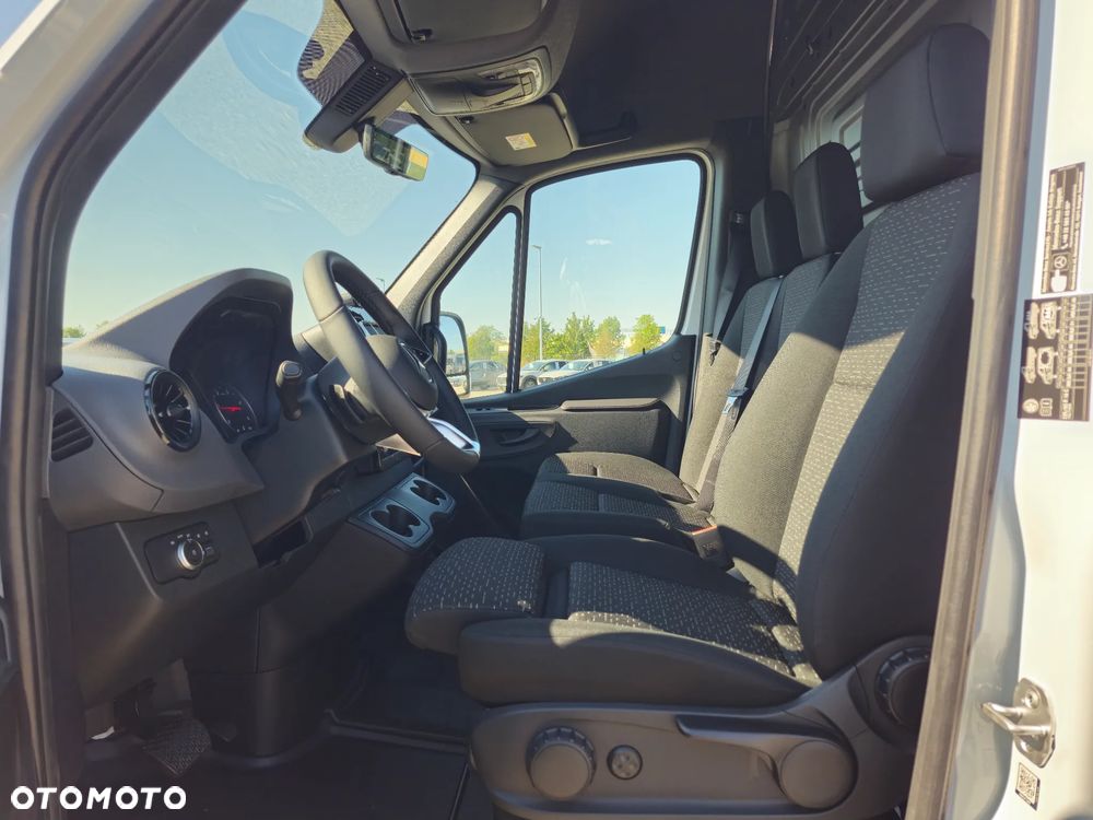Mercedes-Benz Sprinter - 18