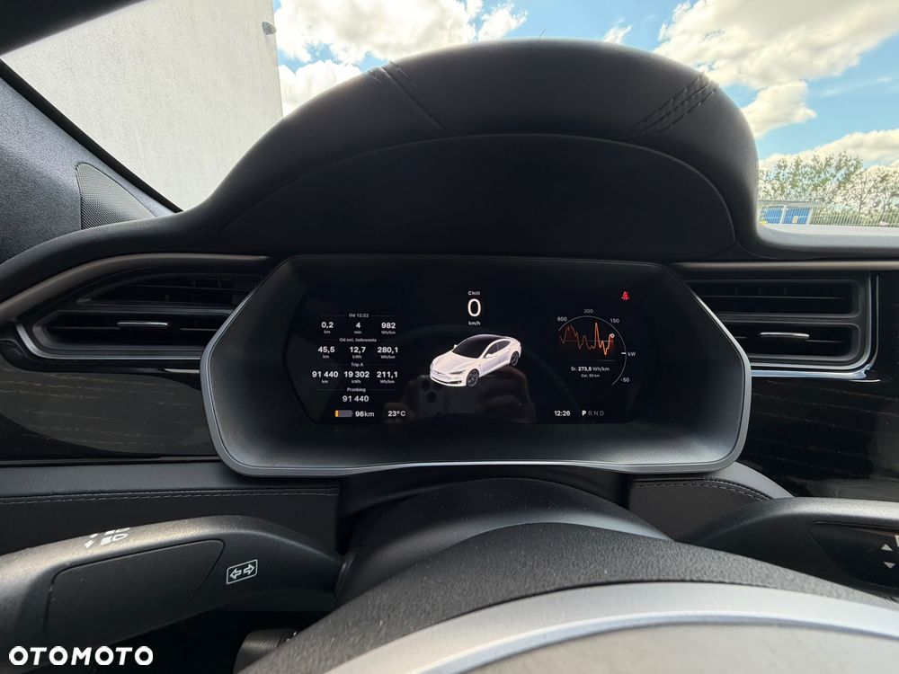 Tesla Model S - 12