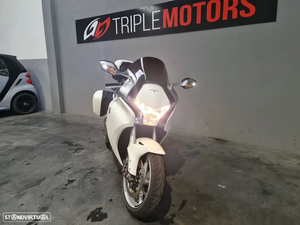 Honda VFR - 13