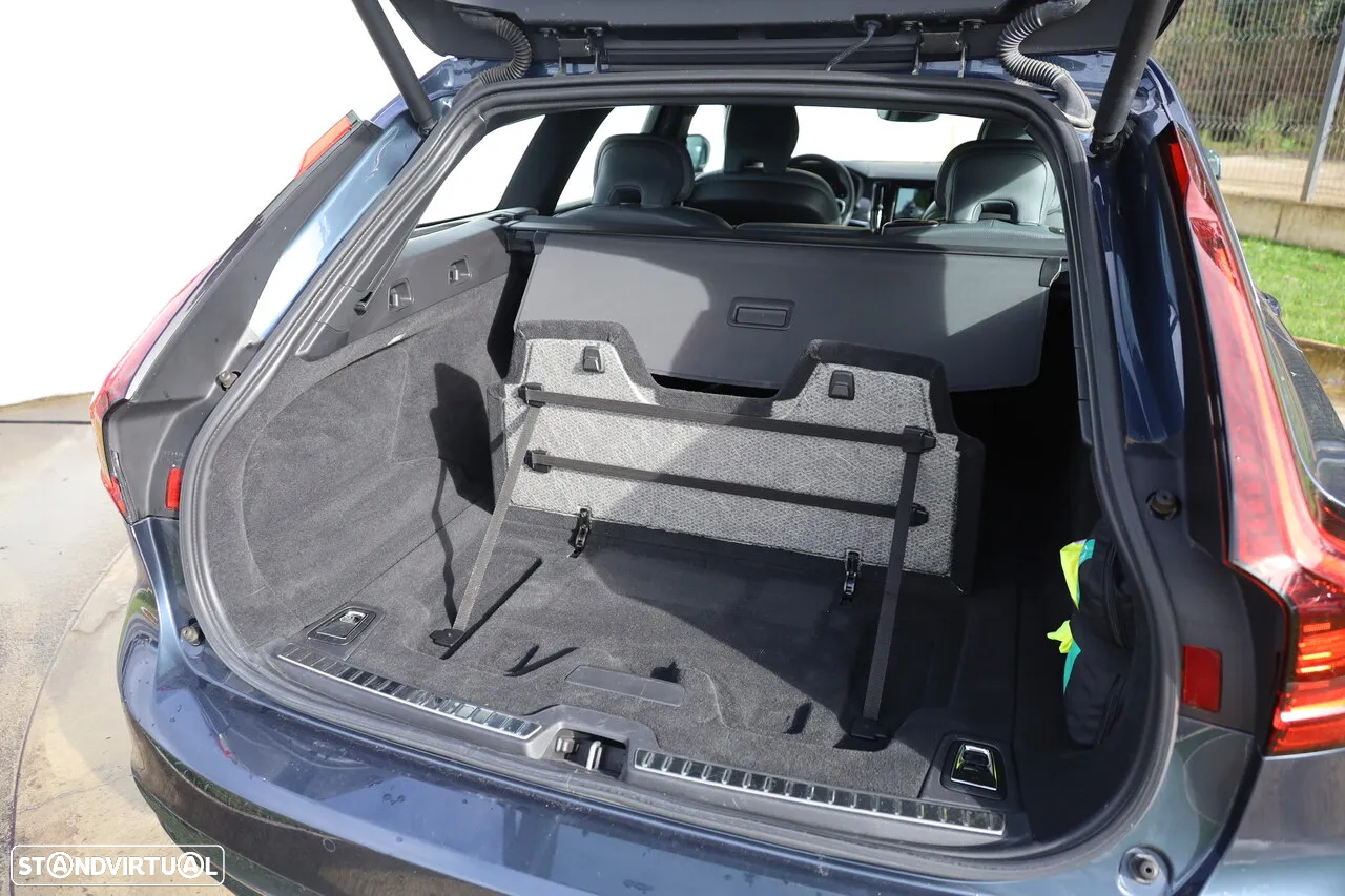 Volvo V90 2.0 B4 Momentum Plus Geartronic - 23