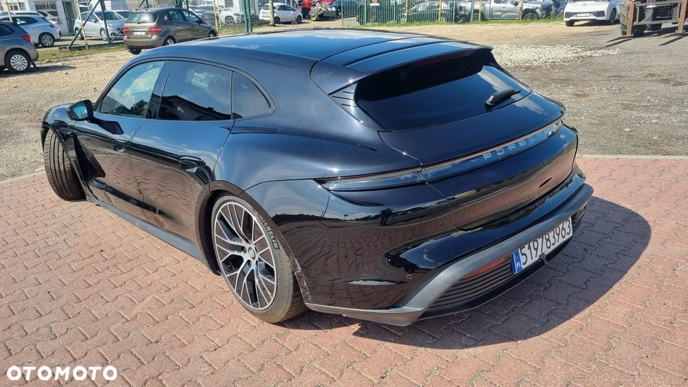 Porsche Taycan Performance Plus - 13