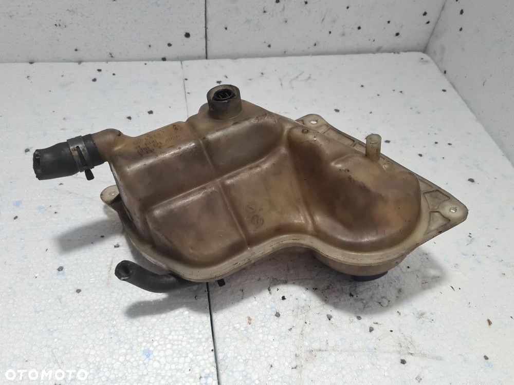 ZBIORNICZEK WYRÓWNAWCZY AUDI A4 B5 - 7