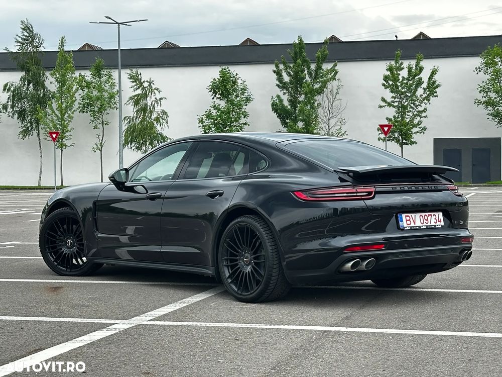 Porsche Panamera - 4