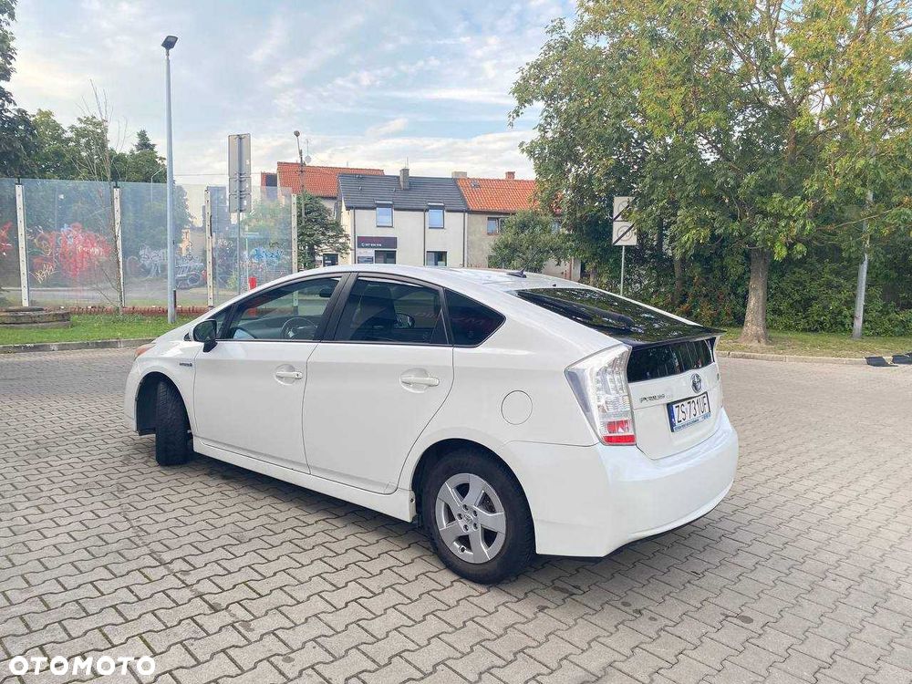 Toyota Prius - 4