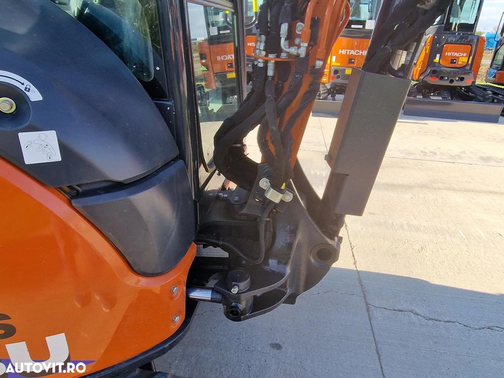 Hitachi ZX33U-6, Masa operationala 3,7t, 2023/10, 1.040h, CUPLA RAPIDA HIDRAULICA, cupa ingusta NOUA, cupa lata NOUA, capa taluz NOUA, inst picon, Aer cond, Antifurt, Lama nivelare, senile 80% ok, Ad sapare 3,5m, posibilitate leasing 4 ani-PROMOTIE 37.900EUR - 36