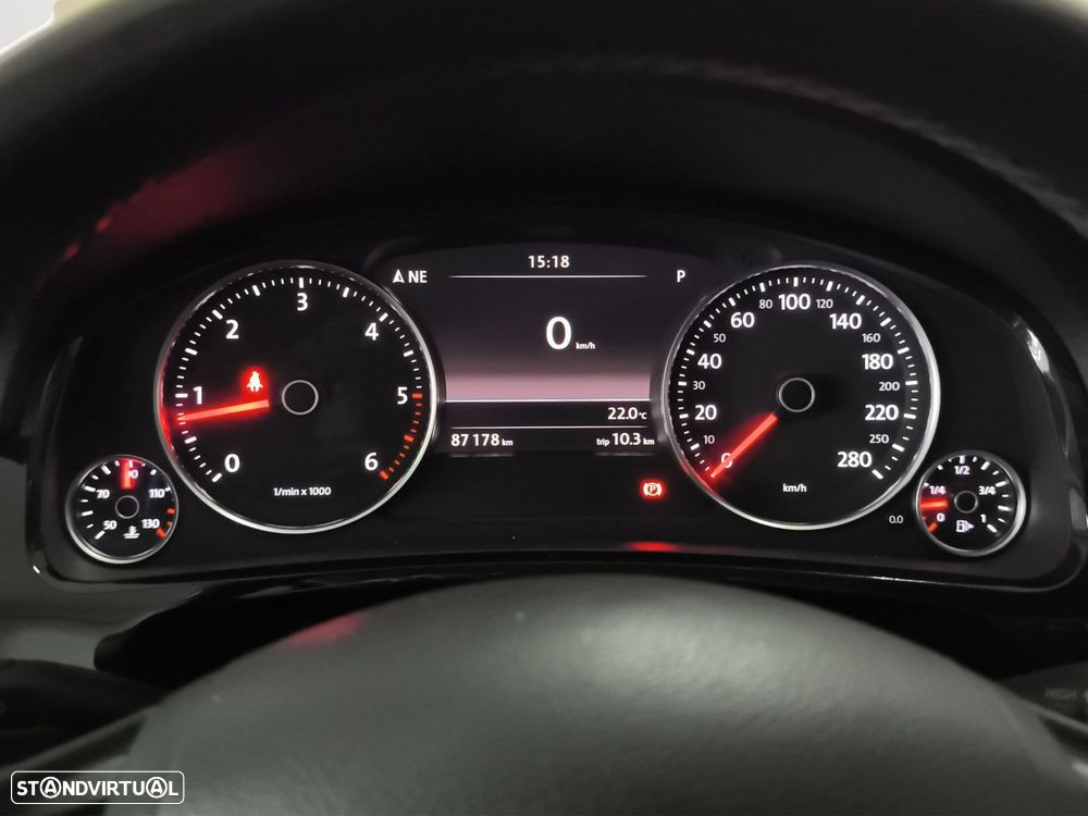 VW Touareg 3.0 TDI V6 Executive Edition - 13