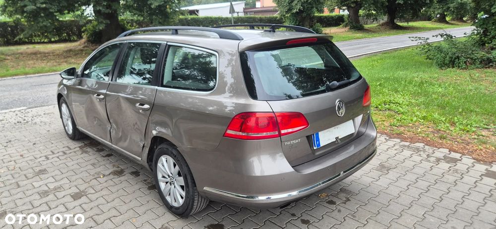 Volkswagen Passat - 12
