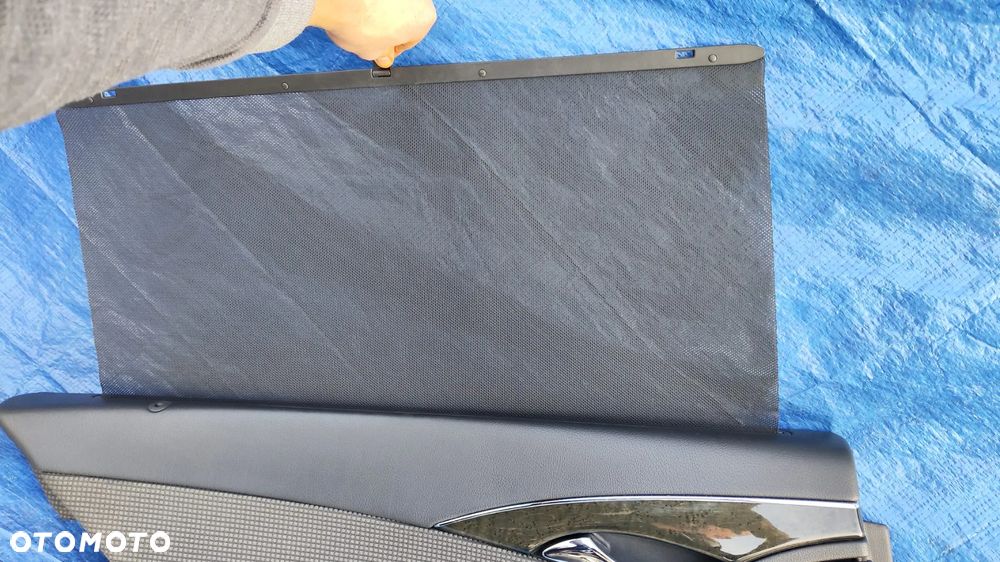 BOCZKI BOCZEK TAPICERKA DRZWI LEWY PRAWY TYŁ ROLETA ŻALUZJA KOMPLET A2118100520 A2118100620 A2117302663 A2118100830 A2117302563 A2118100730 MERCEDES E-KLASA W211 - 9