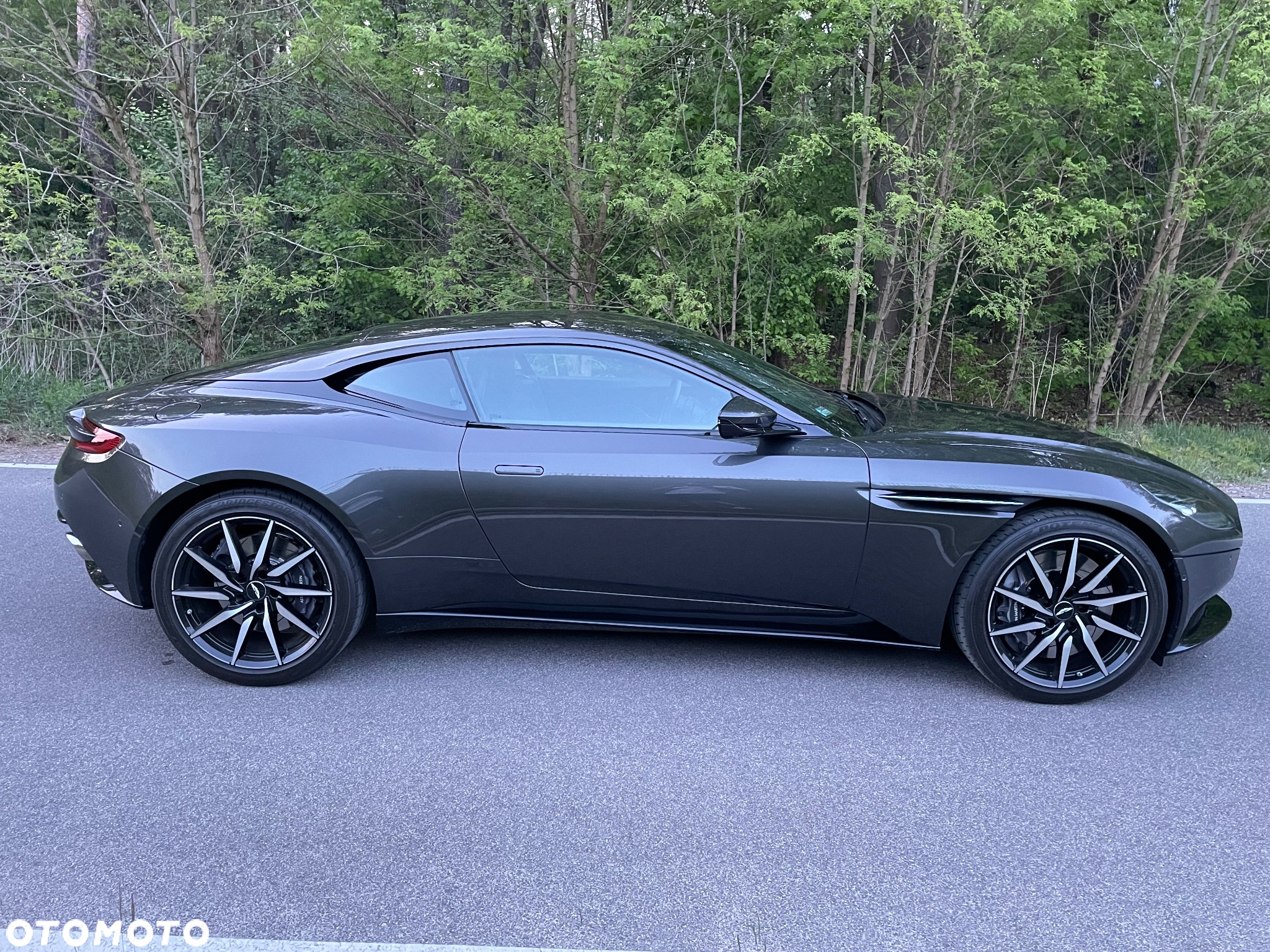 Aston Martin DB11 V8 - 8
