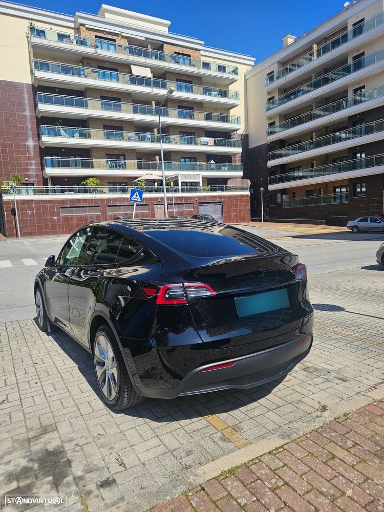 Tesla Model Y - 3
