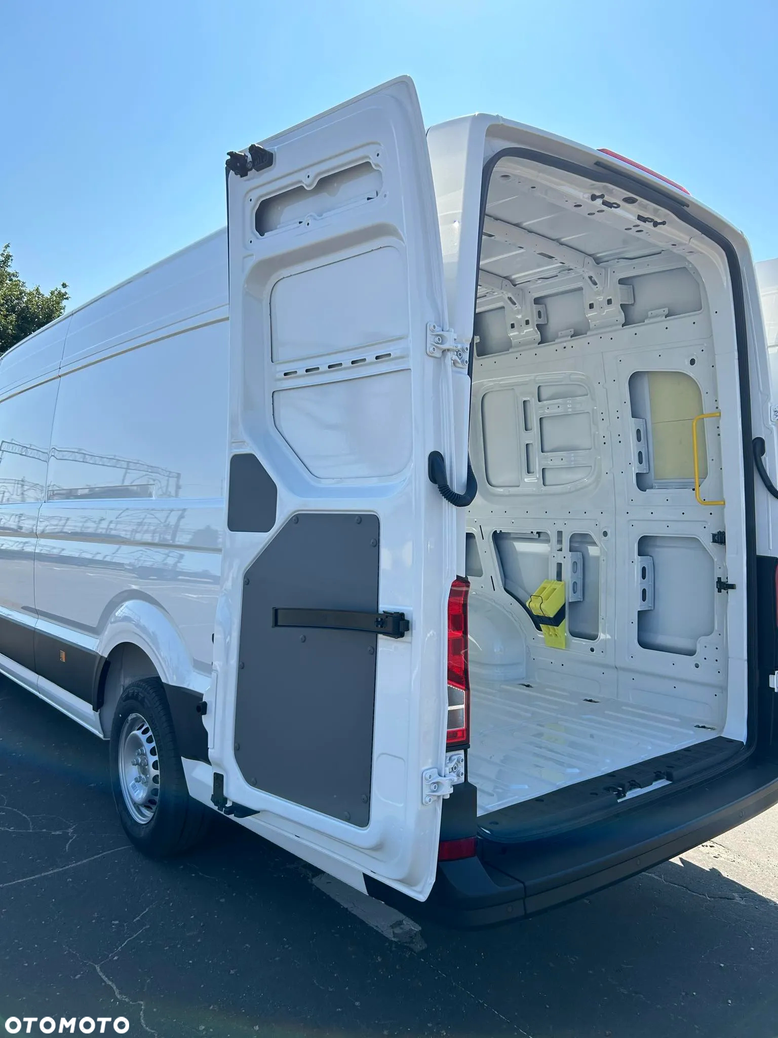 Volkswagen Crafter - 11