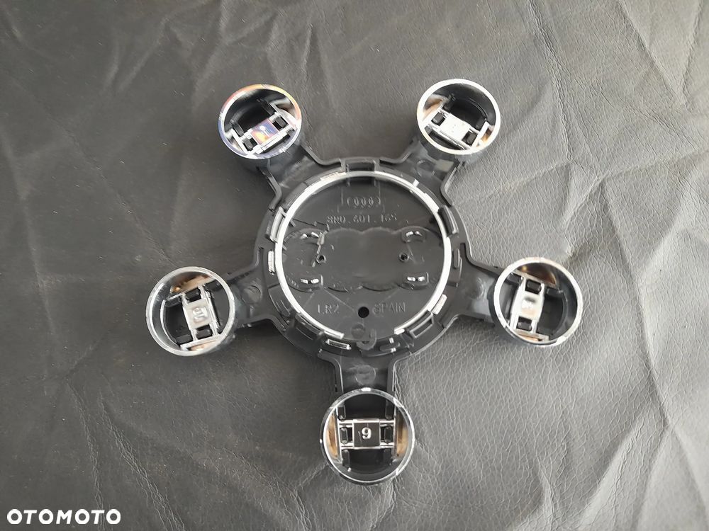 Dekielek Audi 8R0601165 135MM - 3
