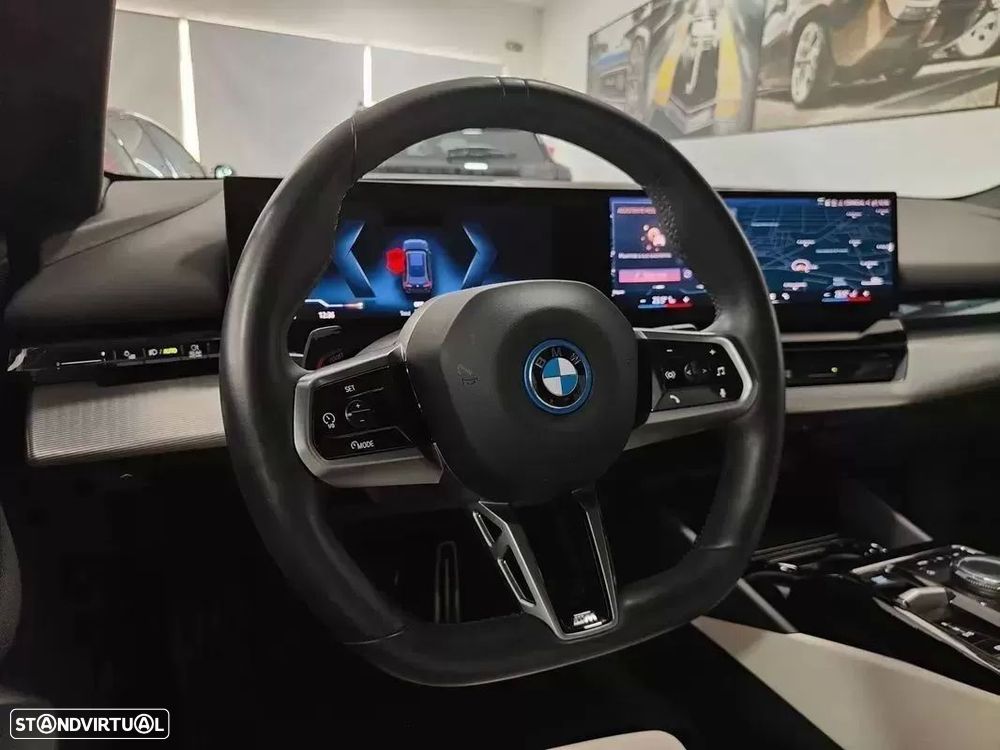 BMW i5 Touring eDrive40 - 43