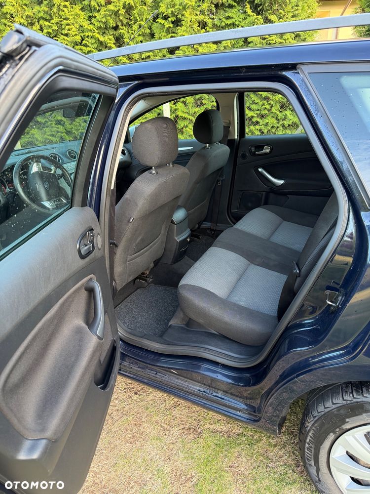Ford Mondeo 2.0 TDCi Ambiente - 13