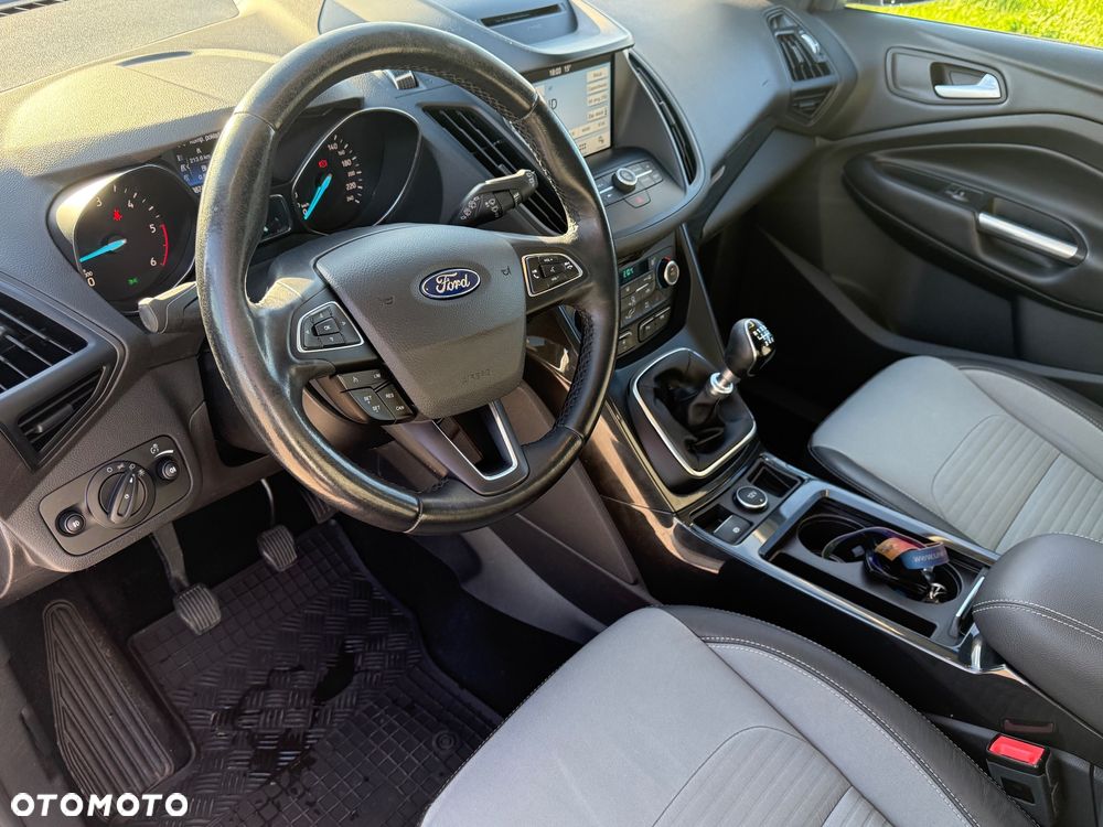 Ford Kuga 2.0 TDCi 2x4 Titanium - 19