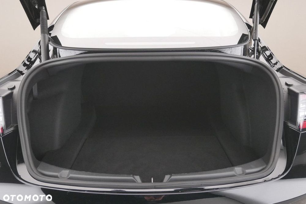 Tesla Model 3 - 16