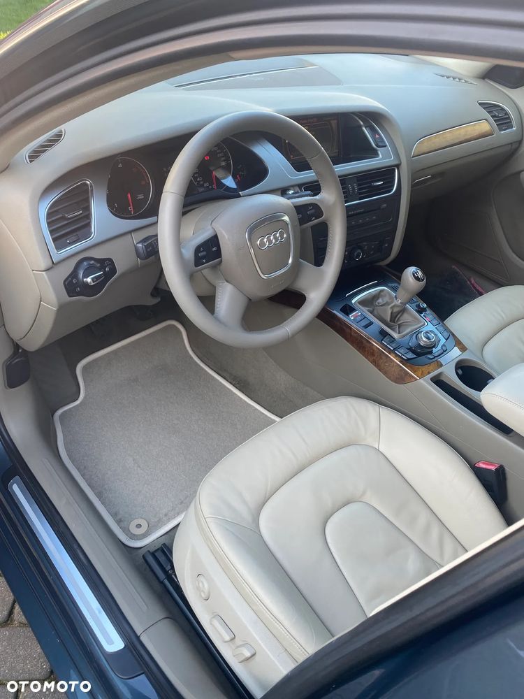 Audi A4 Limousine - 20