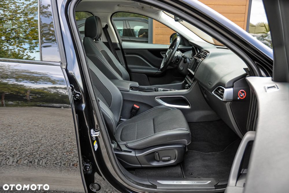 Jaguar F-Pace 2.0 i4D AWD R-Sport - 12