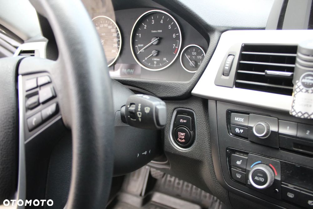 BMW Seria 3 320i - 15