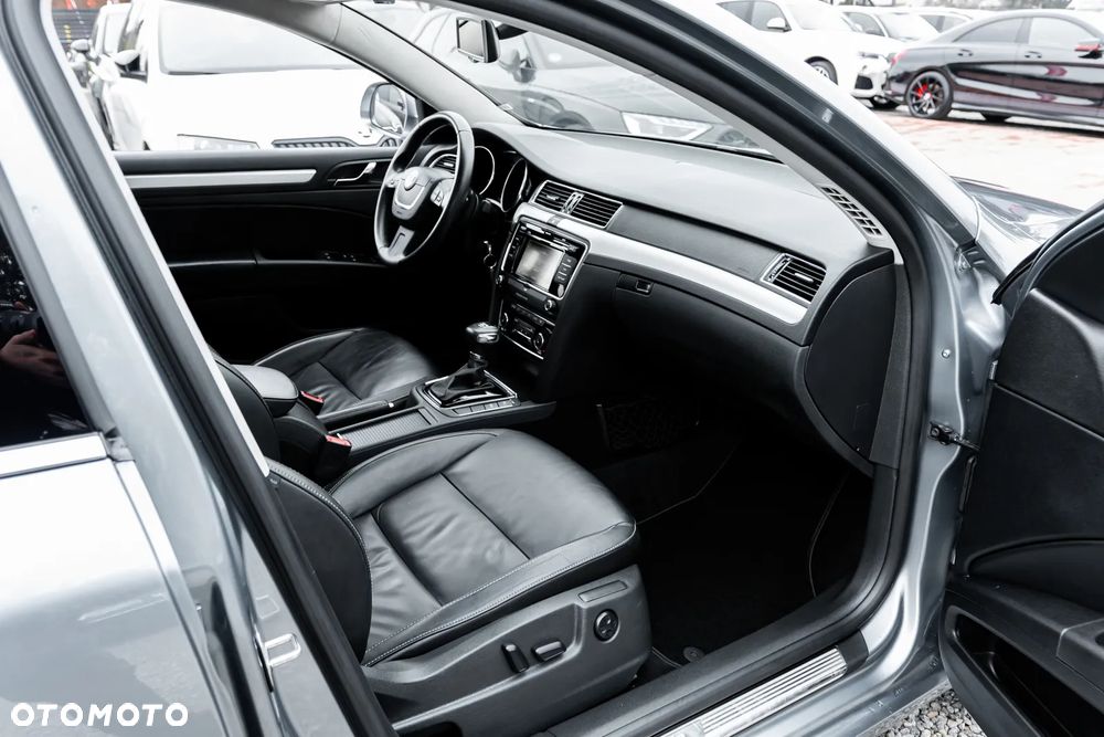Skoda Superb 3.6 V6 4x4 DSG Elegance - 24
