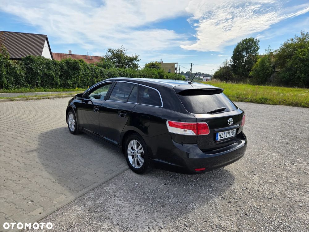 Toyota Avensis - 6