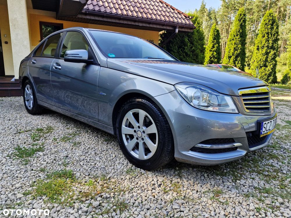 Mercedes-Benz Klasa C 180 CGI BlueEFFICIENCY Avantgarde - 14