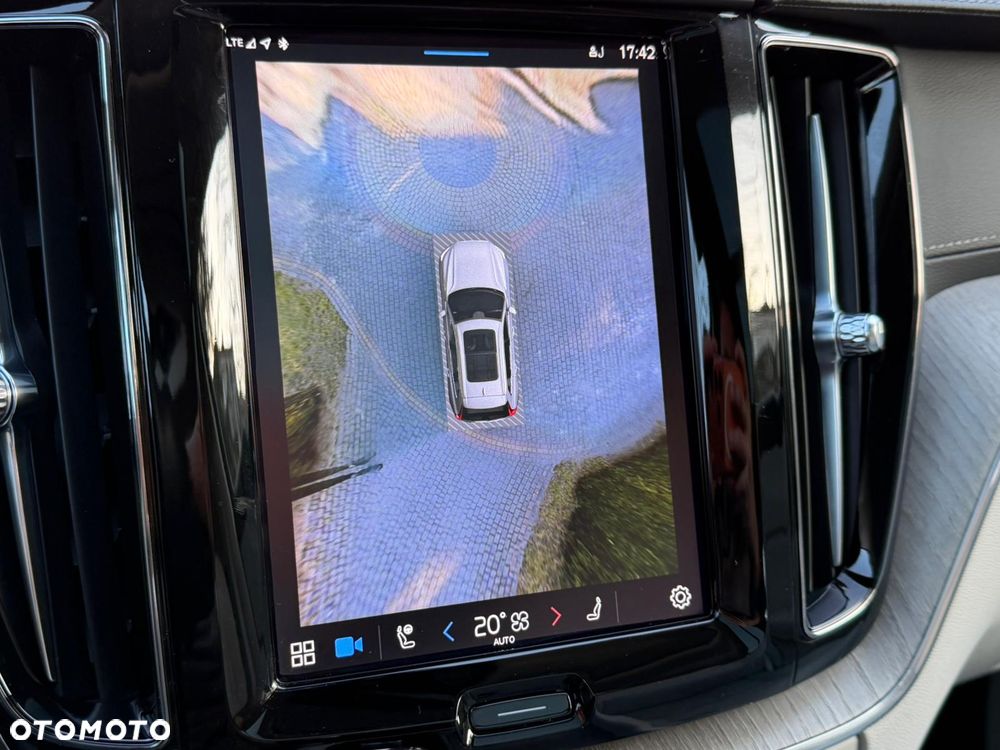 Volvo XC 60 B5 D AWD Ultimate Dark - 13