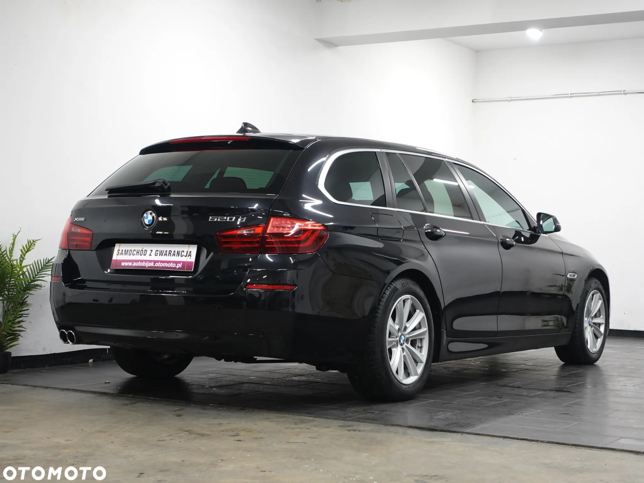 BMW Seria 5 520d xDrive Touring - 9