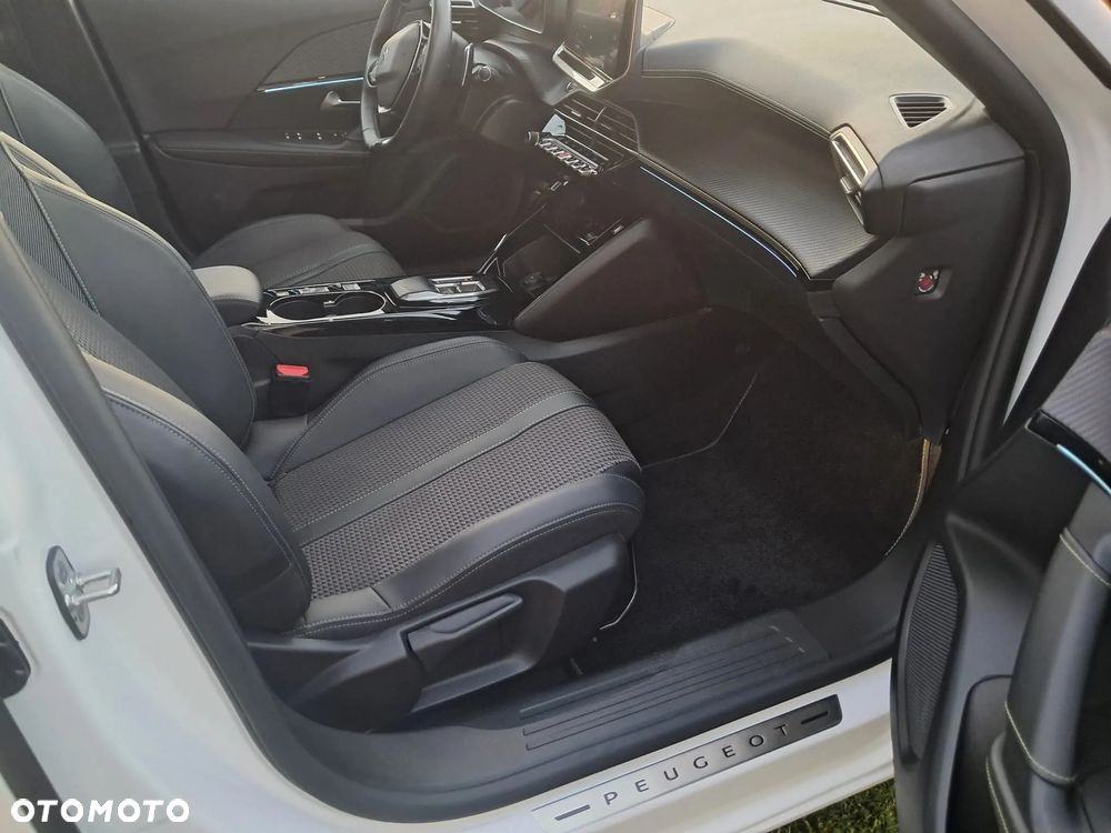 Peugeot 2008 PureTech 130 EAT8 GT - 18