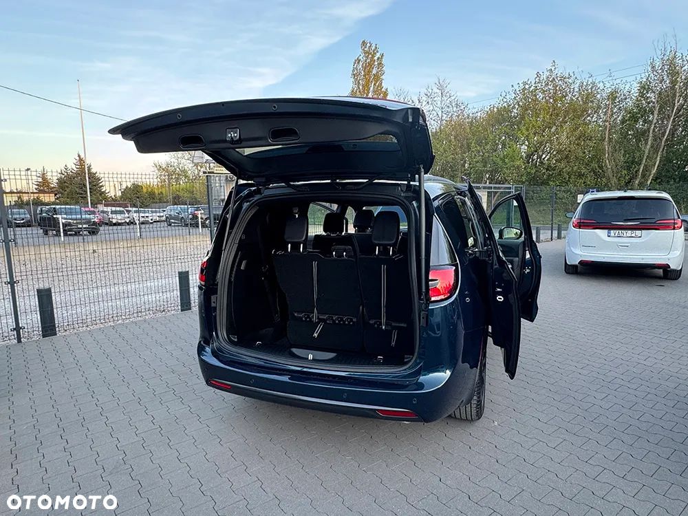 Chrysler Pacifica - 5