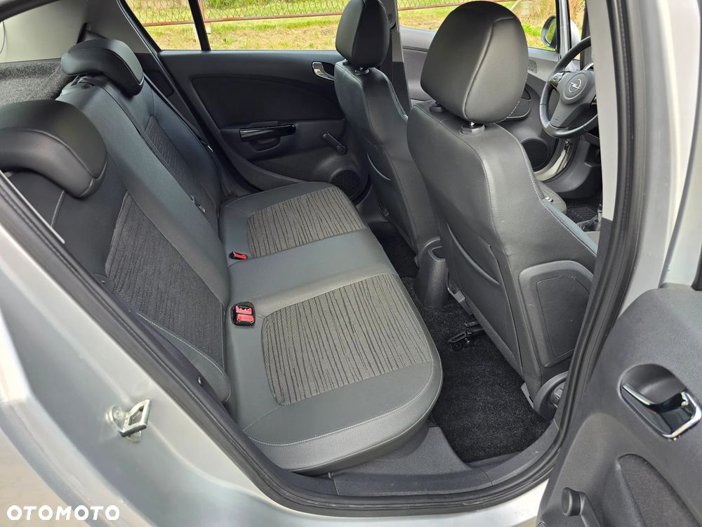 Opel Corsa 1.2 16V Essentia - 12