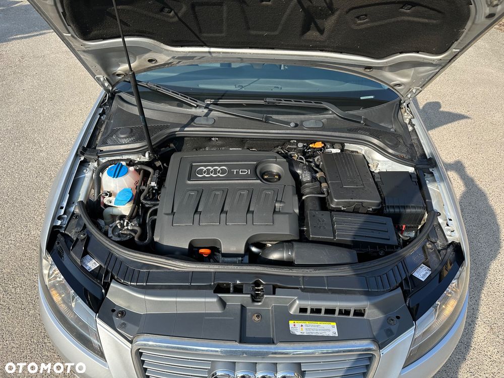 Audi A3 Sportback 1.6 TDI DPF S line Sportpaket - 23