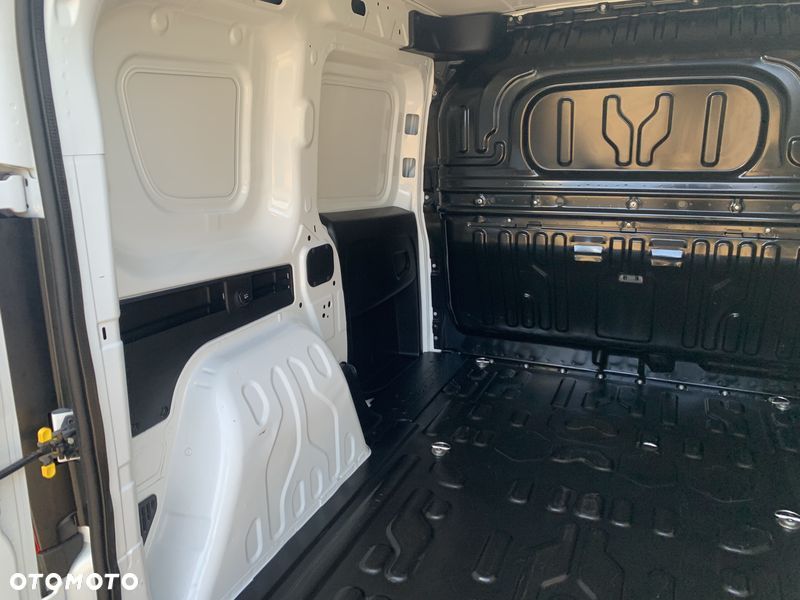 Fiat DOBLO VAN 3 osobowy VAT-1 Homologacja cięż. MOCNY SILNIK 1.6 MultiJet, 105KM Emisja spalin Euro6, Skrzynia biegów 6-cio stopniowa! ORYGINALNA ZABUDOWA PAKI, BOCZNE DRZWI PRZESUWNE, RADIO Z EKRANEM DOTYKOWYM , MULTIFUNKCYJNA KIEROWNICA - 28