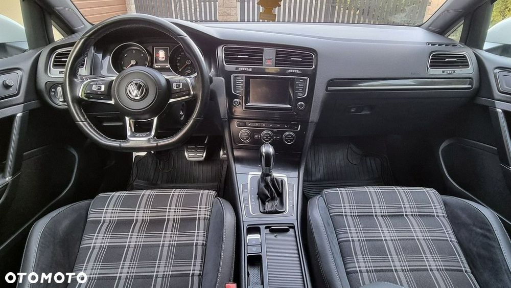 Volkswagen Golf - 16