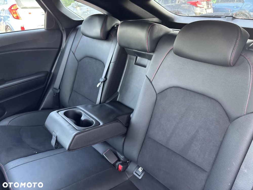 Kia ProCeed 1.6 T-GDI GT DCT - 27
