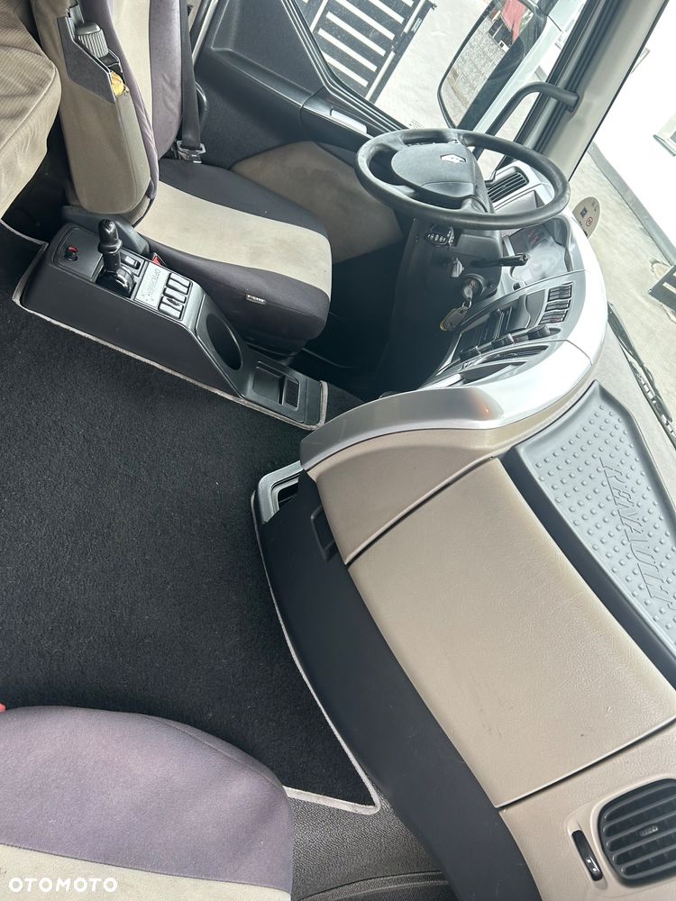Renault Premium - 8