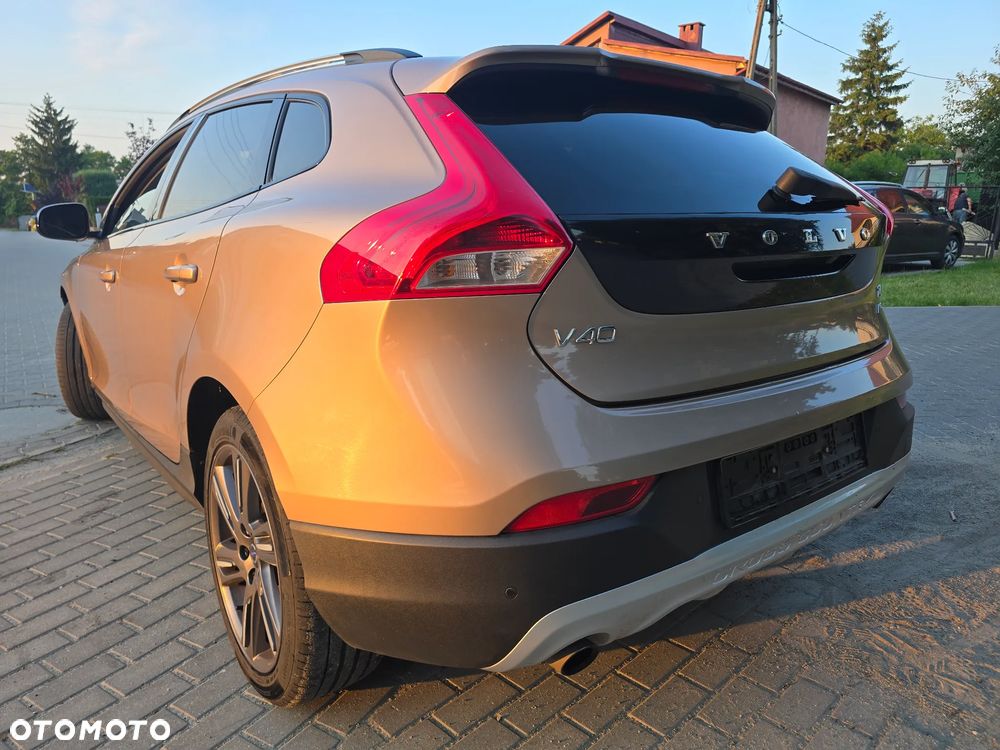 Volvo V40 Cross Country T4 AWD Geartronic Summum - 2