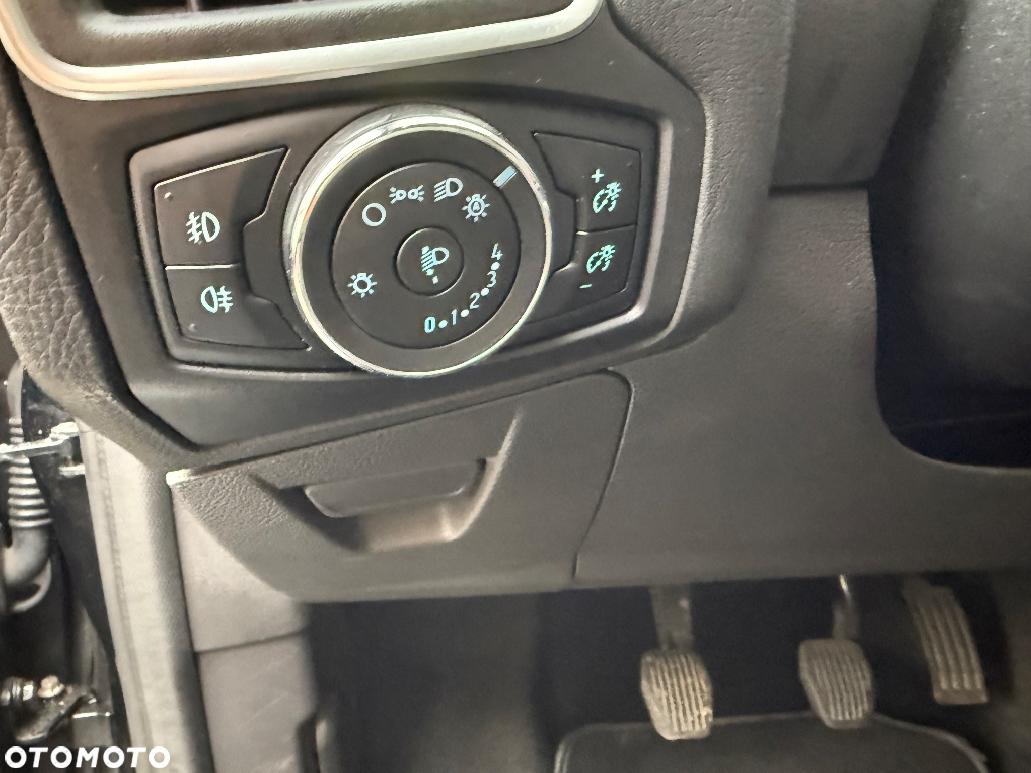Ford Focus Turnier 1.0 EcoBoost Start-Stopp-System Champions Edition - 17
