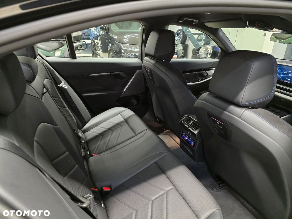 BMW Seria 5 520d xDrive - 11