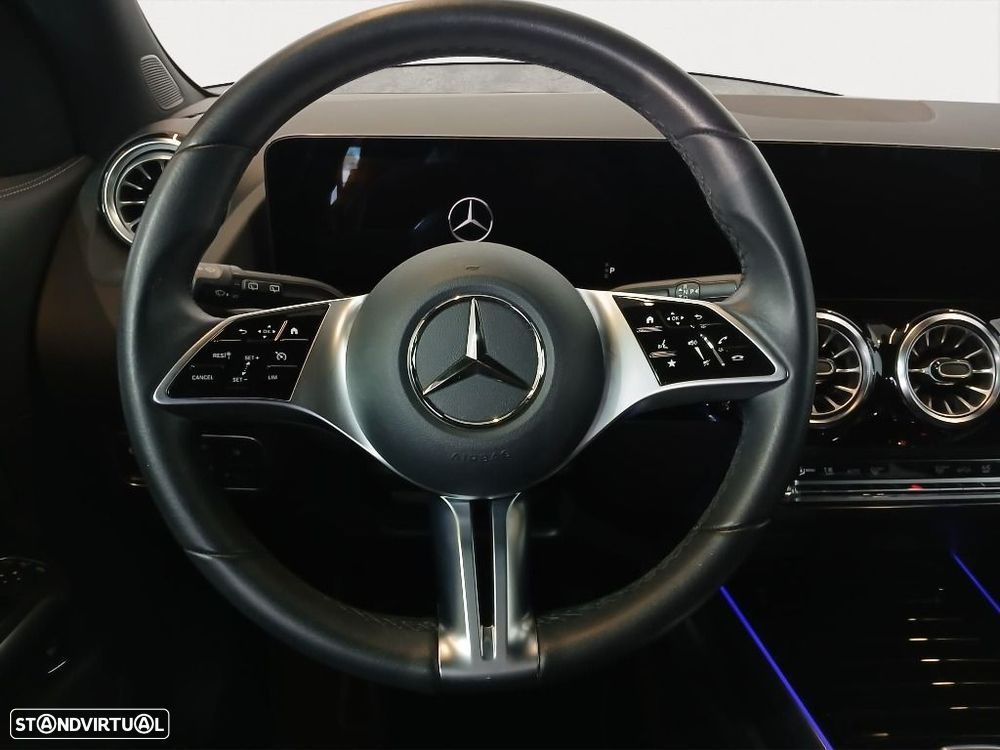 Mercedes-Benz GLA 180 d - 8