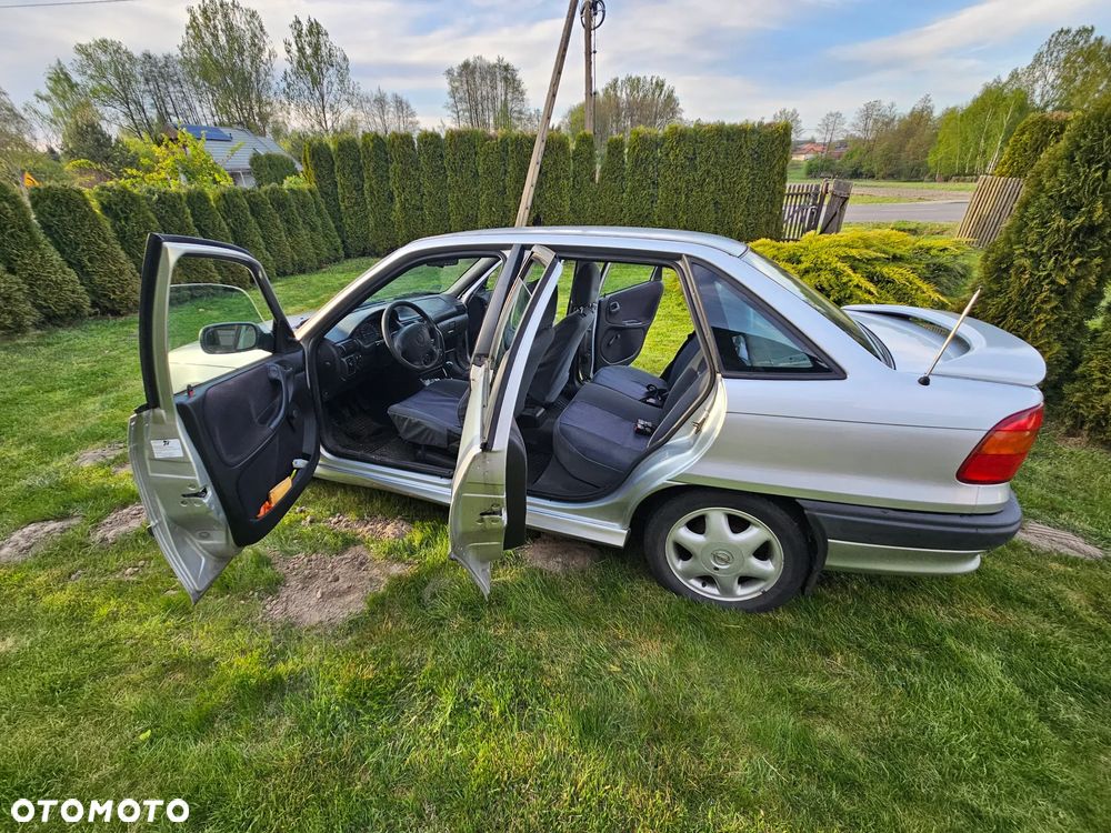 Opel Astra 1.6 16v 100 - 9