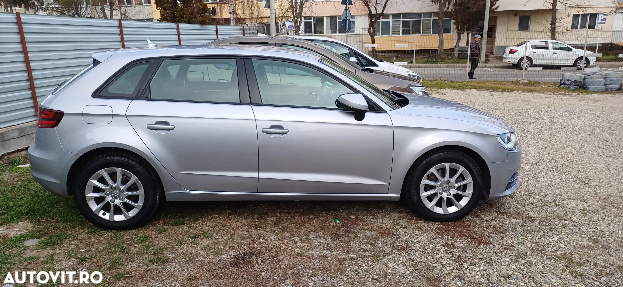 Audi A3 Sportback 1.6 TDI clean Stronic Attraction - 2