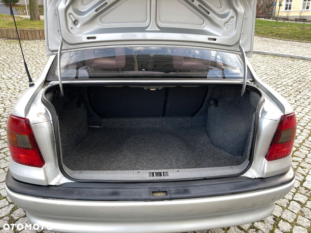 Opel Astra 1.4 GL - 21