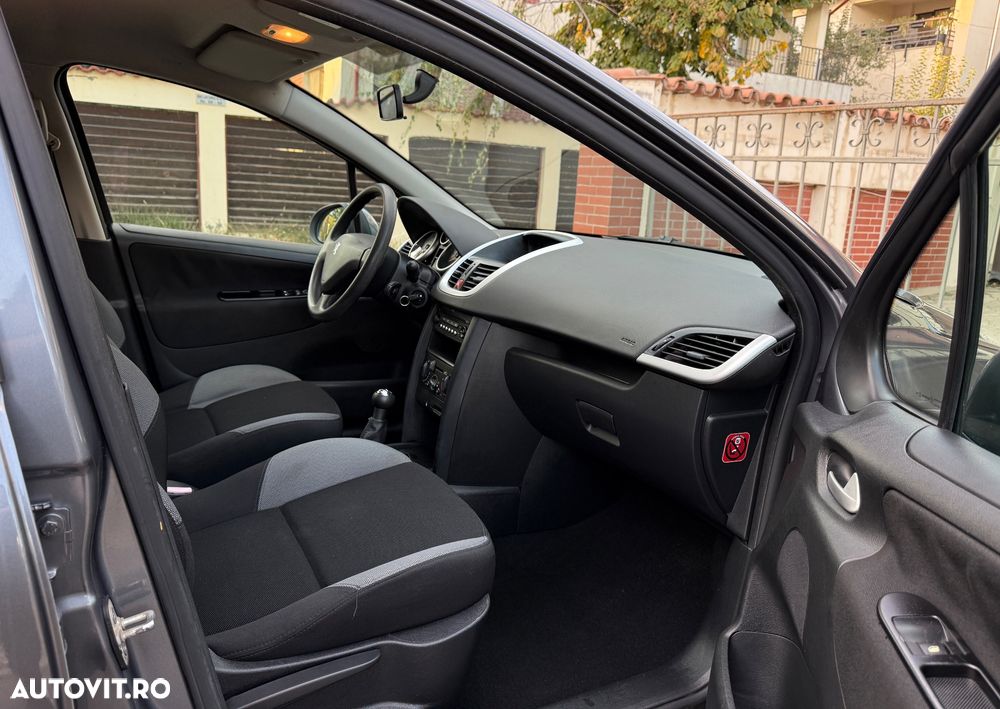 Peugeot 207 1.4 E Premium - 6