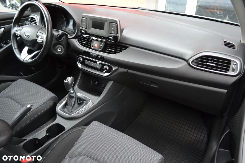 Hyundai i30 1.5 DPI Classic + - 9