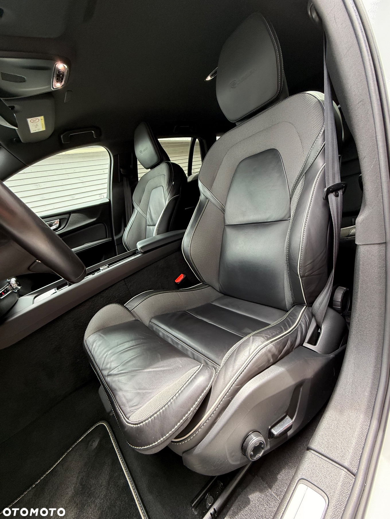 Volvo V60 D3 Drive-E R-Design Momentum - 8