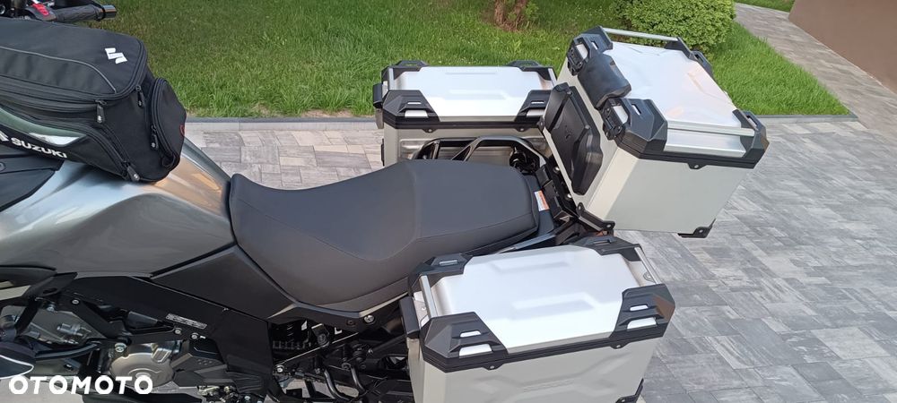 Suzuki V-STROM - 32
