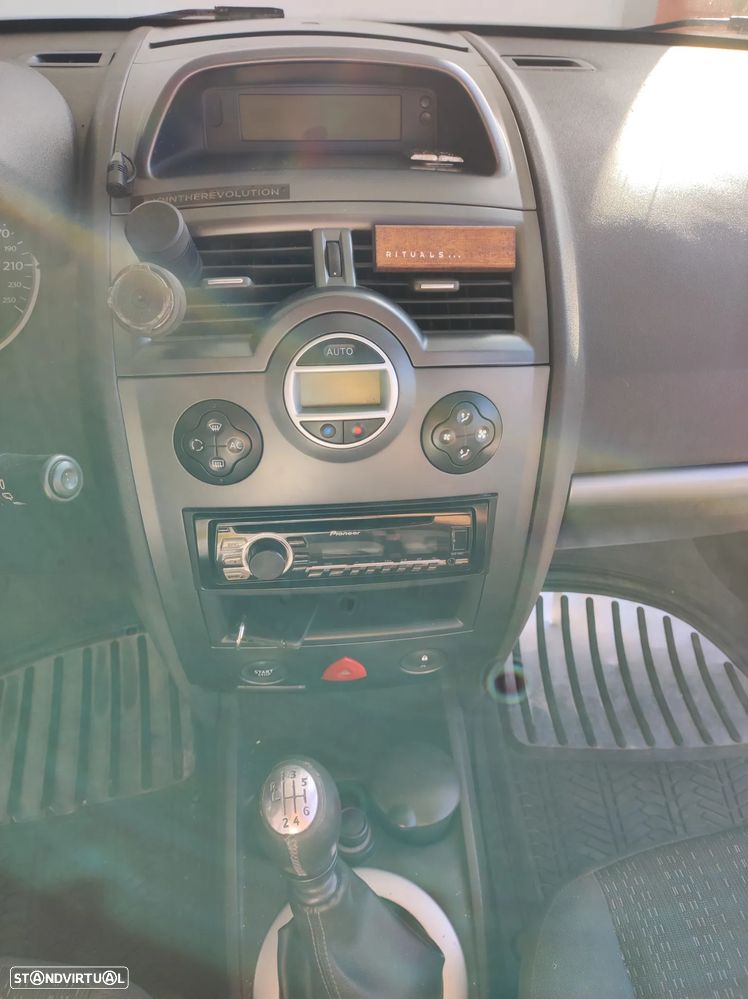 Renault Mégane 1.5 dCi Dynamique S - 9